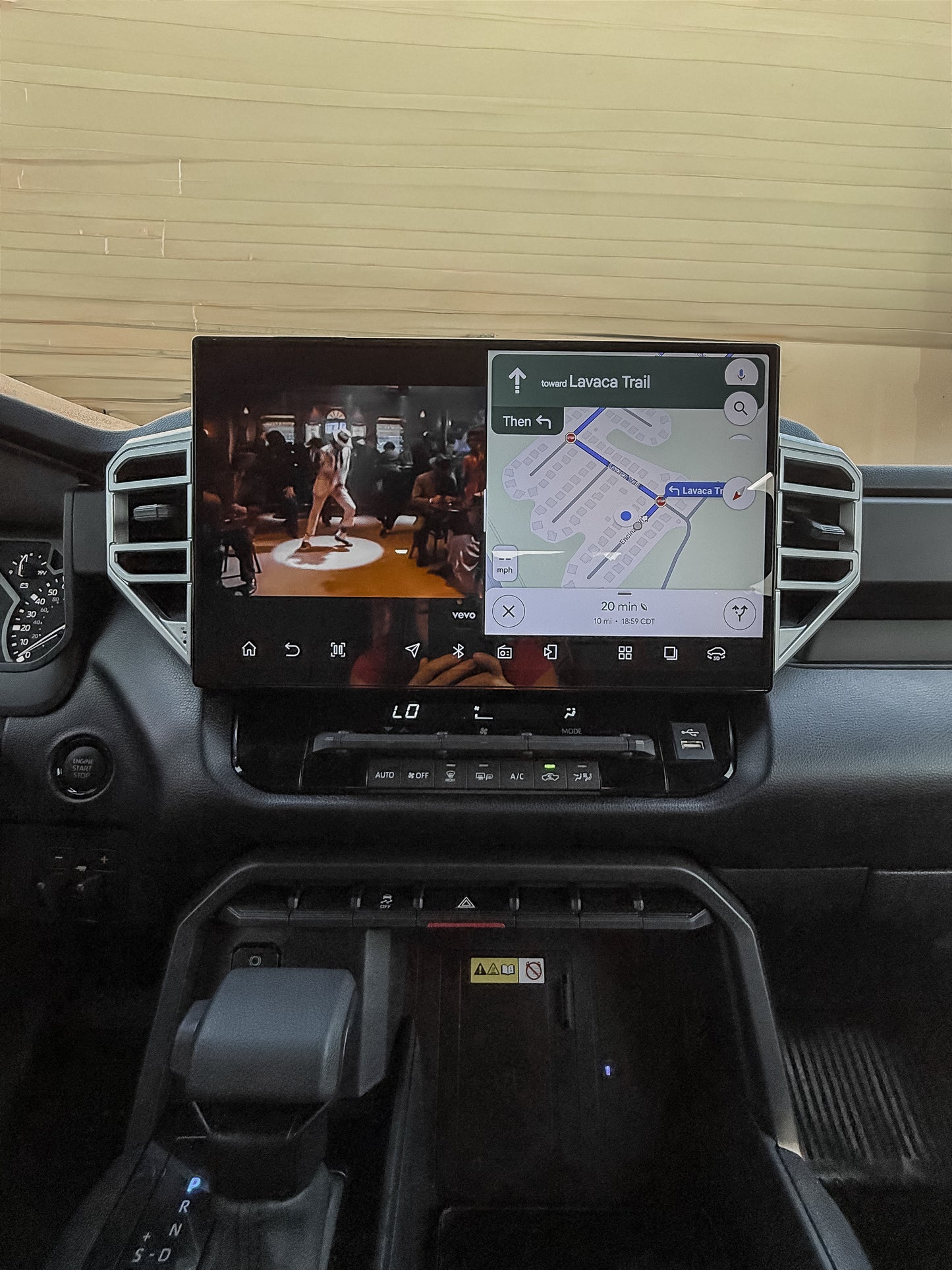 16" TOYOTA TUNDRA (2022-2026) LUXUM Screen