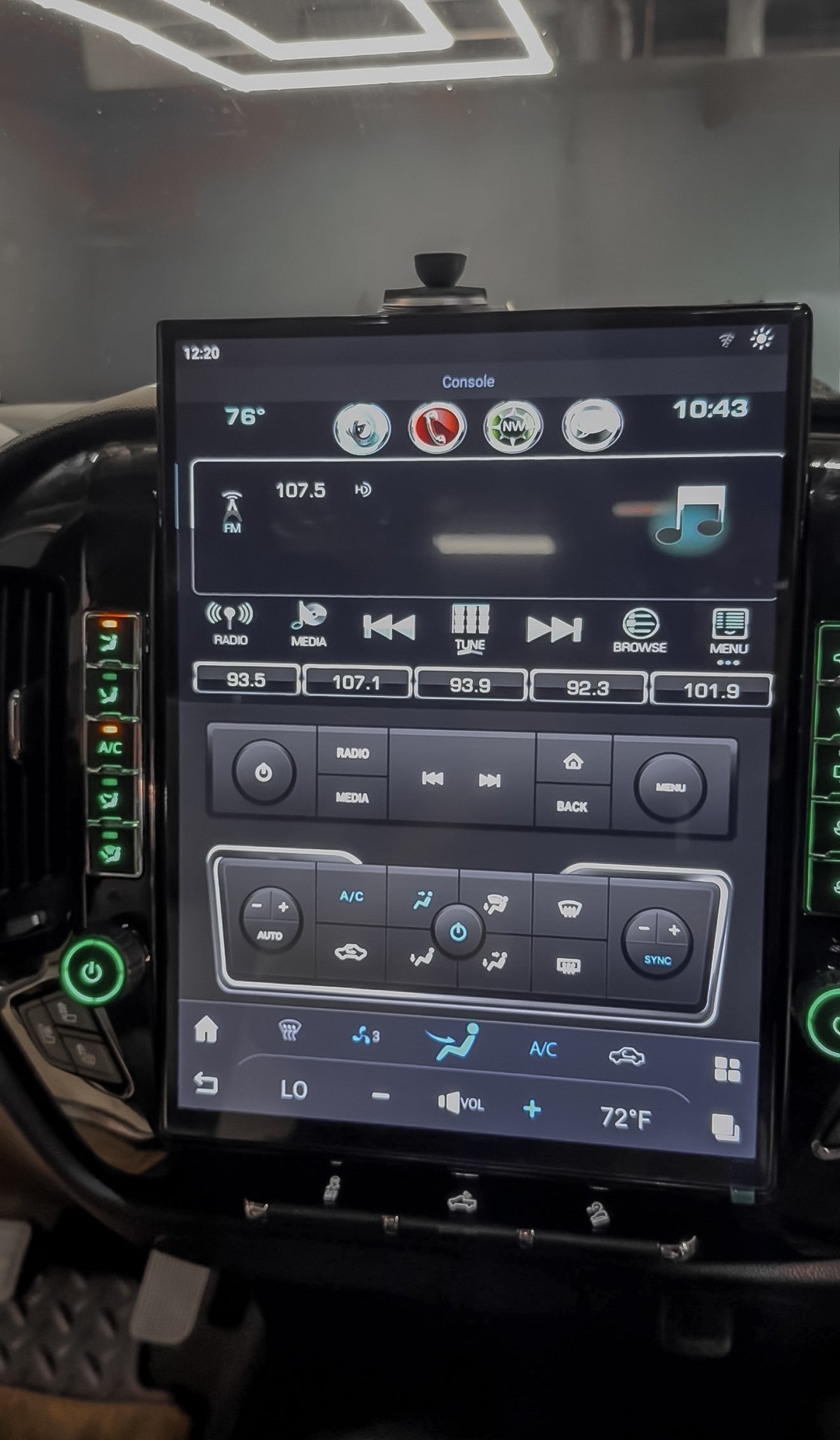15,6" LUXUM Screen for CHEVROLET SILVERADO (2014-2019)