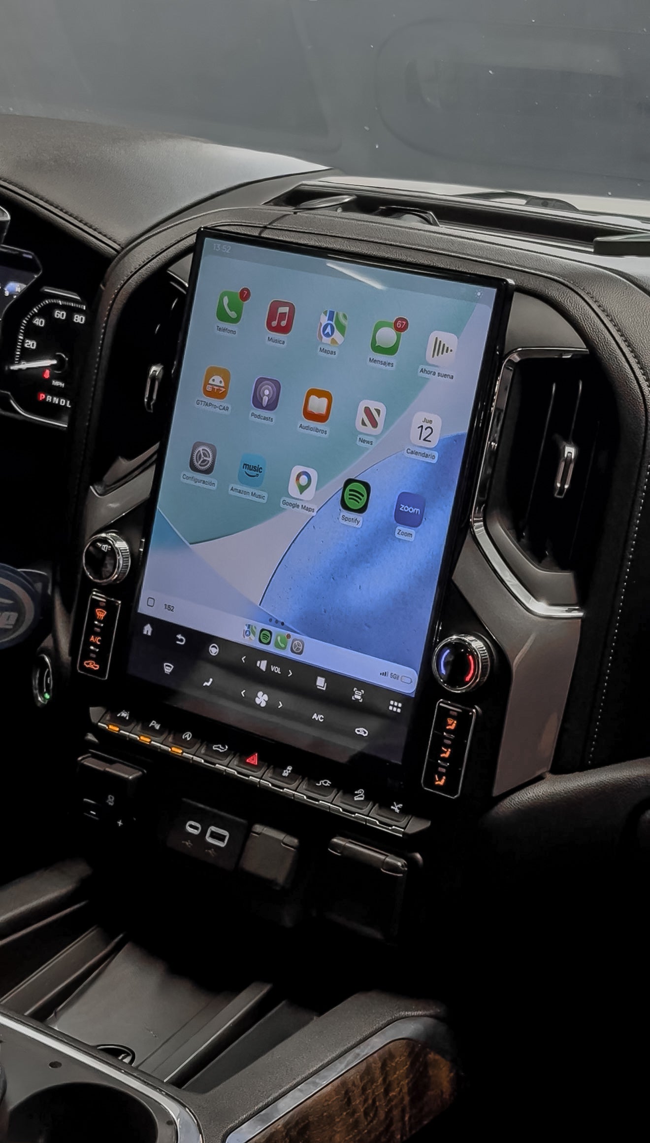15,6" CHEVROLET SILVERADO / SIERRA / DENALI (2019-2026) LUXUM Screen